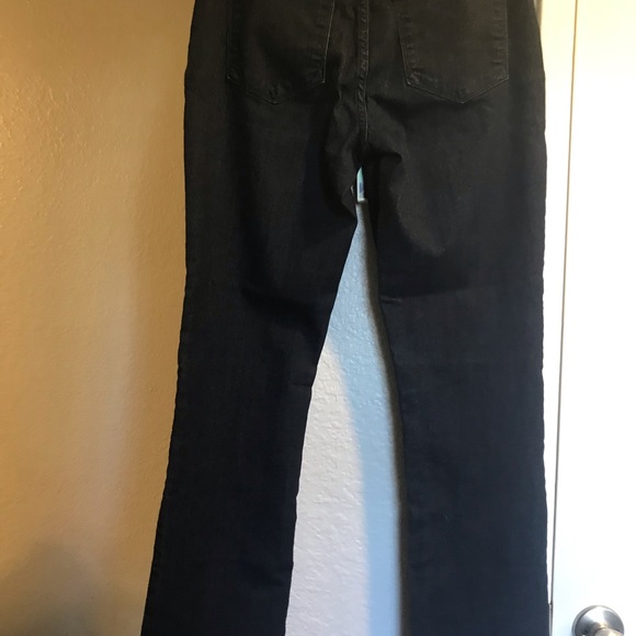 Very nice pair of women’s boot cut jeans. - Picture 3 of 9